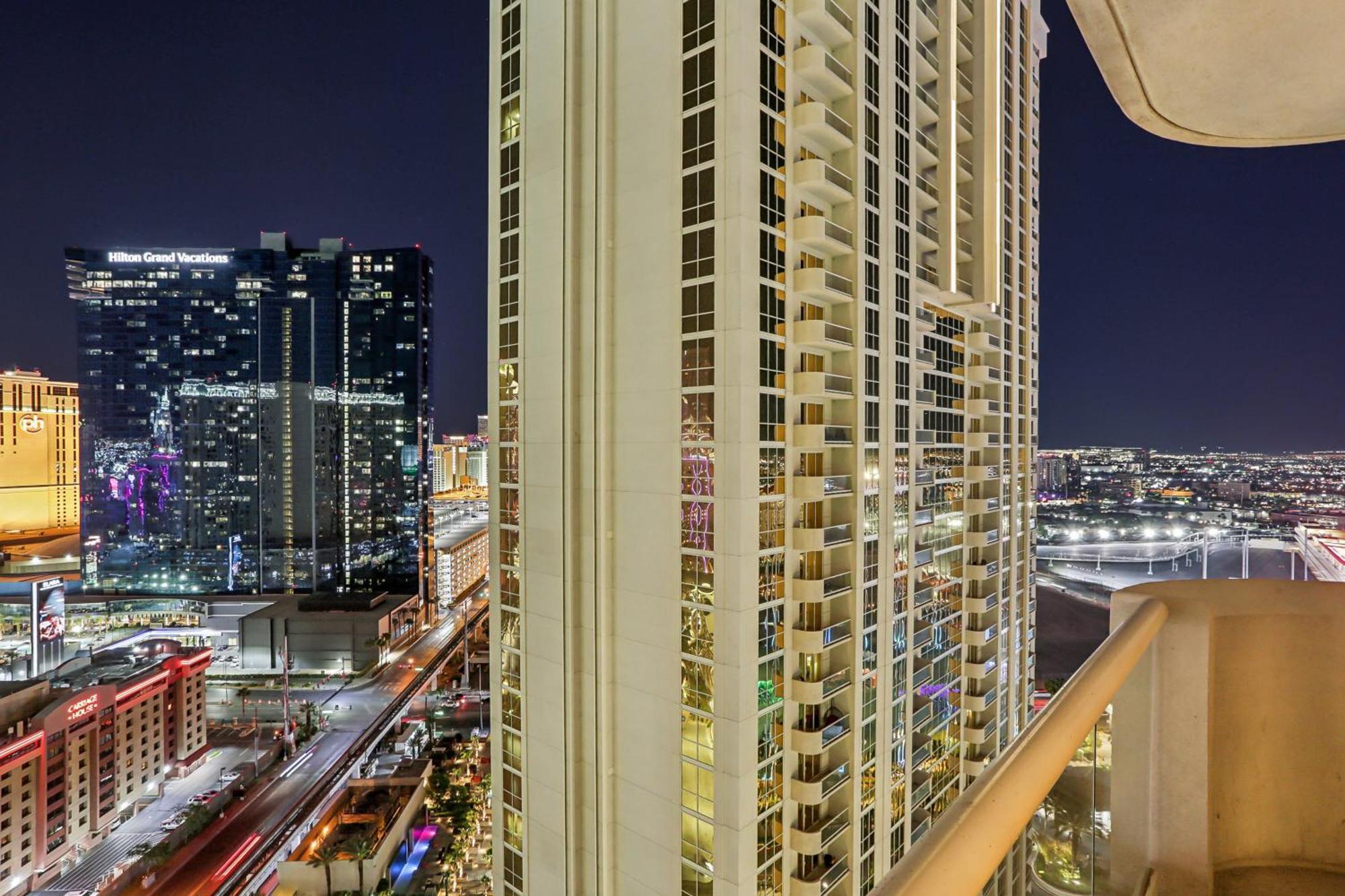 Mgm Signature Deluxe Balcony Strip View Suite Las Vegas Dış mekan fotoğraf